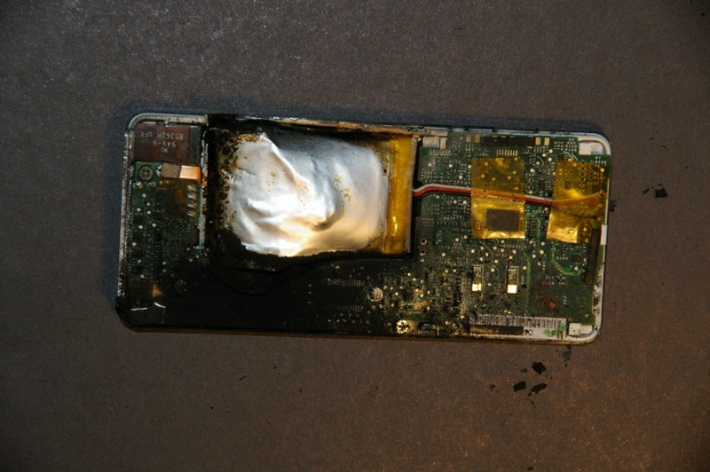 Illustration for article titled iPod Nano Explodes During Charge